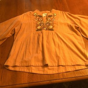 Ivy Jane high low embroidered top, NWT, size Large